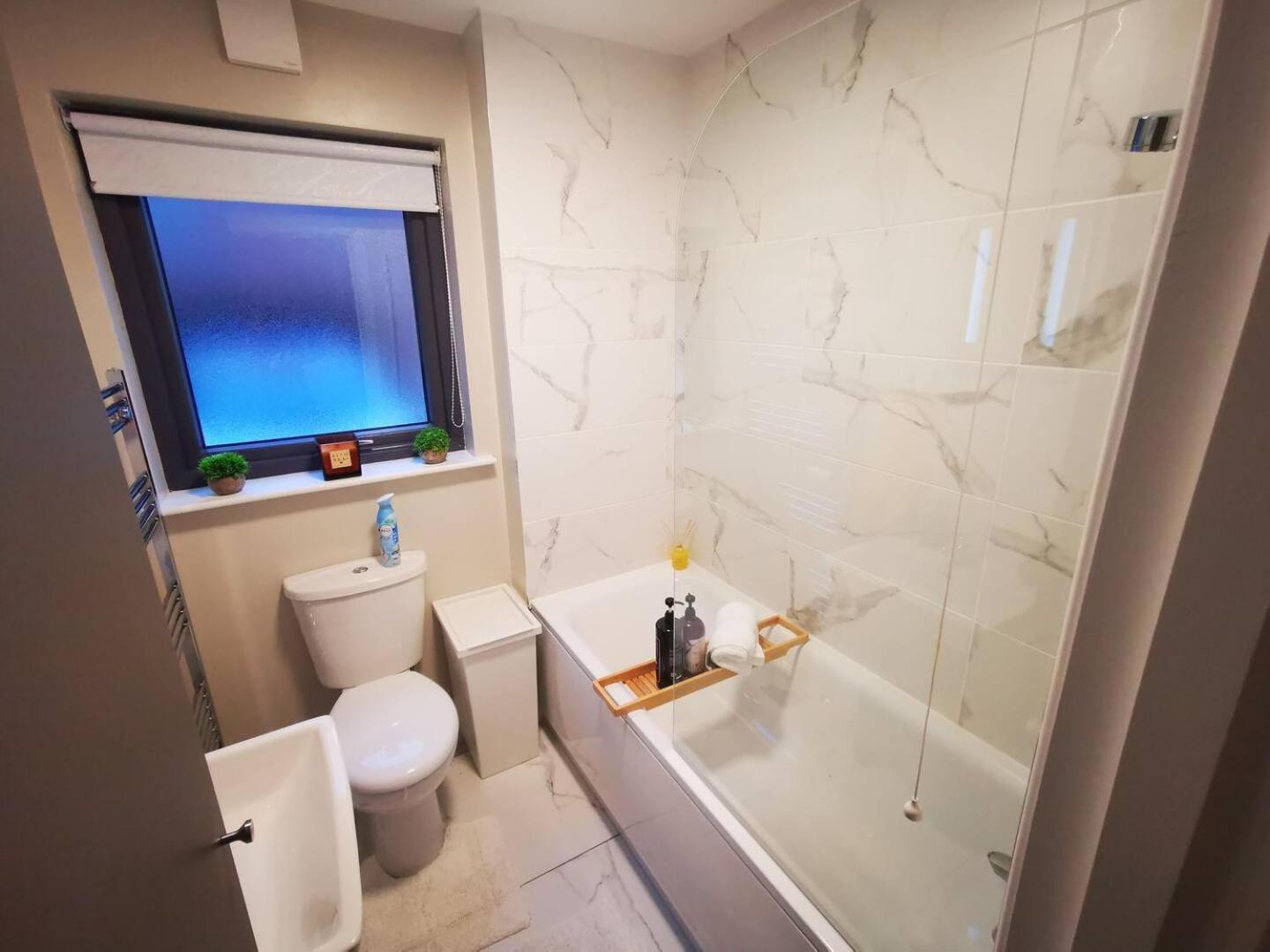 Belfast Central 2 Bedroom Luxurious Modern Stay Buitenkant foto