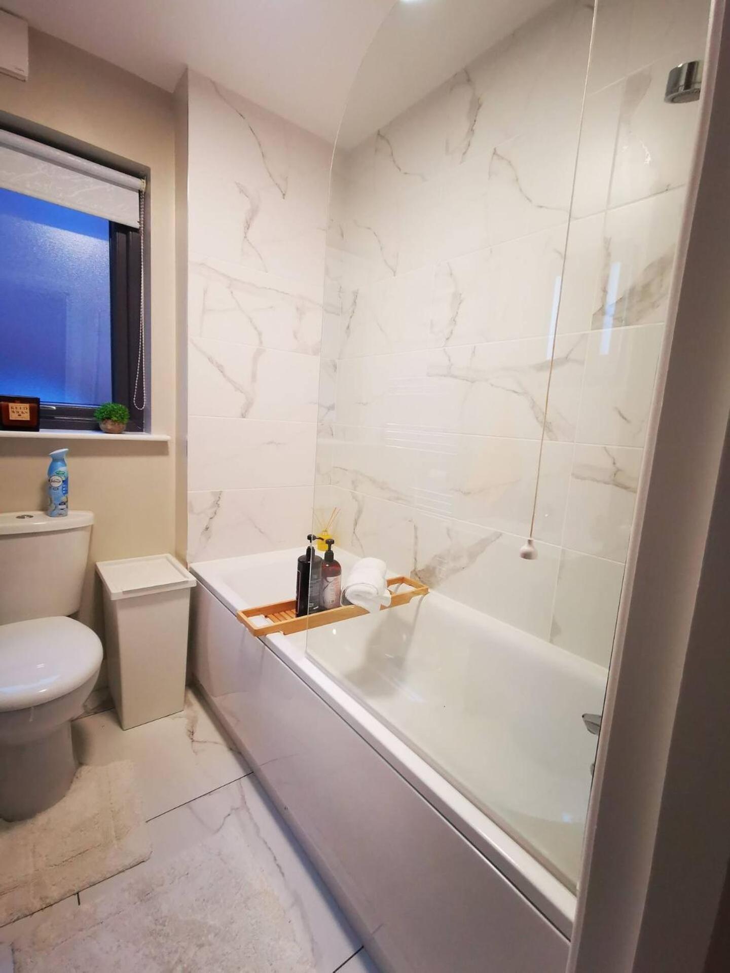 Belfast Central 2 Bedroom Luxurious Modern Stay Buitenkant foto