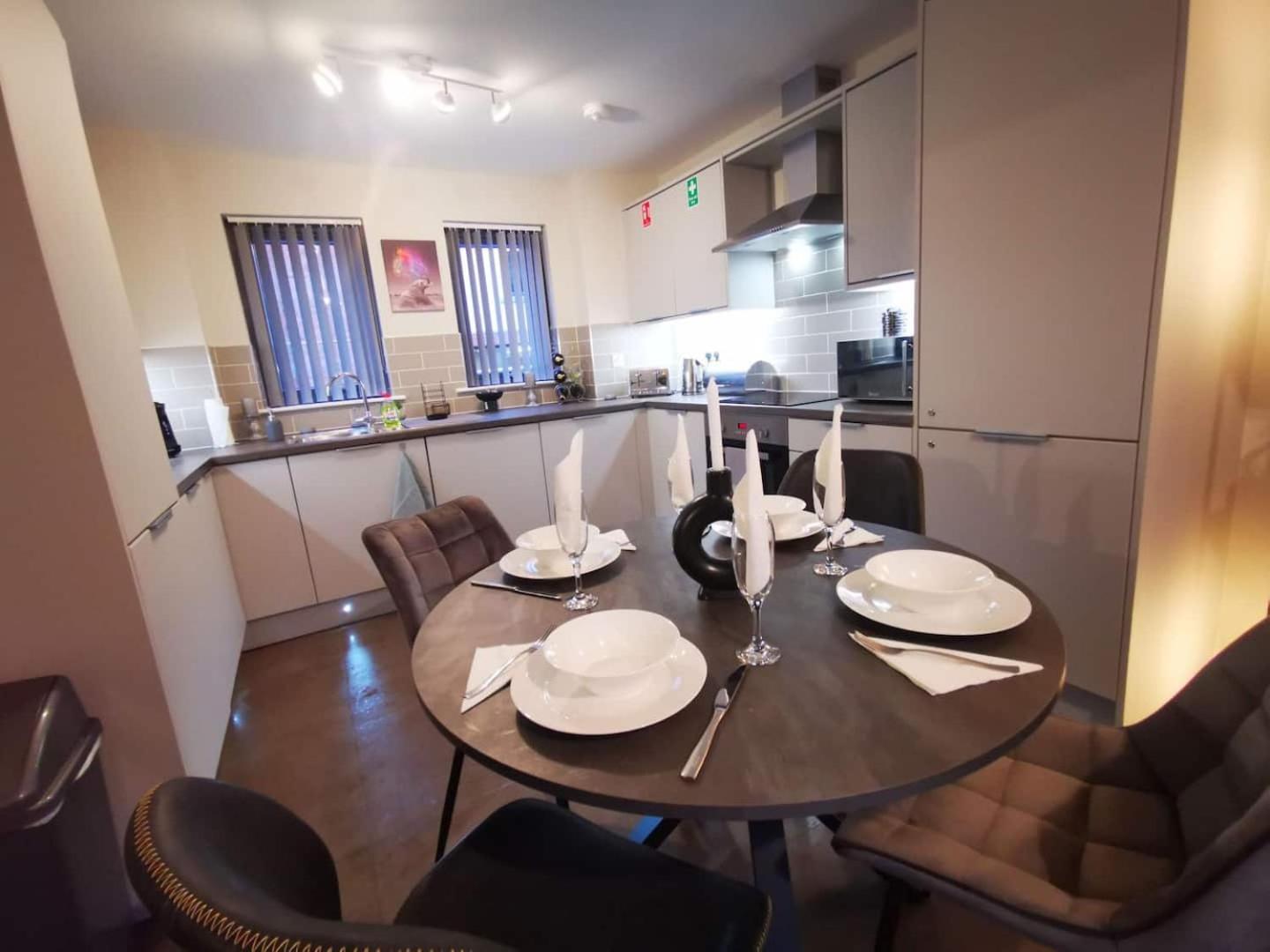 Belfast Central 2 Bedroom Luxurious Modern Stay Buitenkant foto