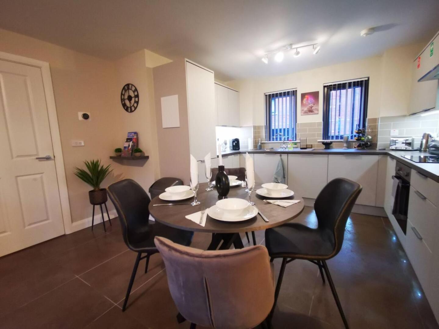 Belfast Central 2 Bedroom Luxurious Modern Stay Buitenkant foto