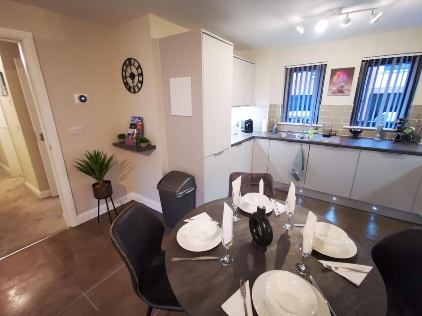 Belfast Central 2 Bedroom Luxurious Modern Stay Buitenkant foto