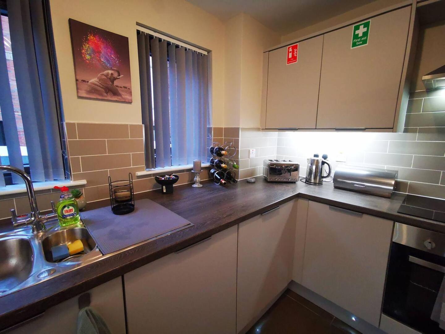 Belfast Central 2 Bedroom Luxurious Modern Stay Buitenkant foto